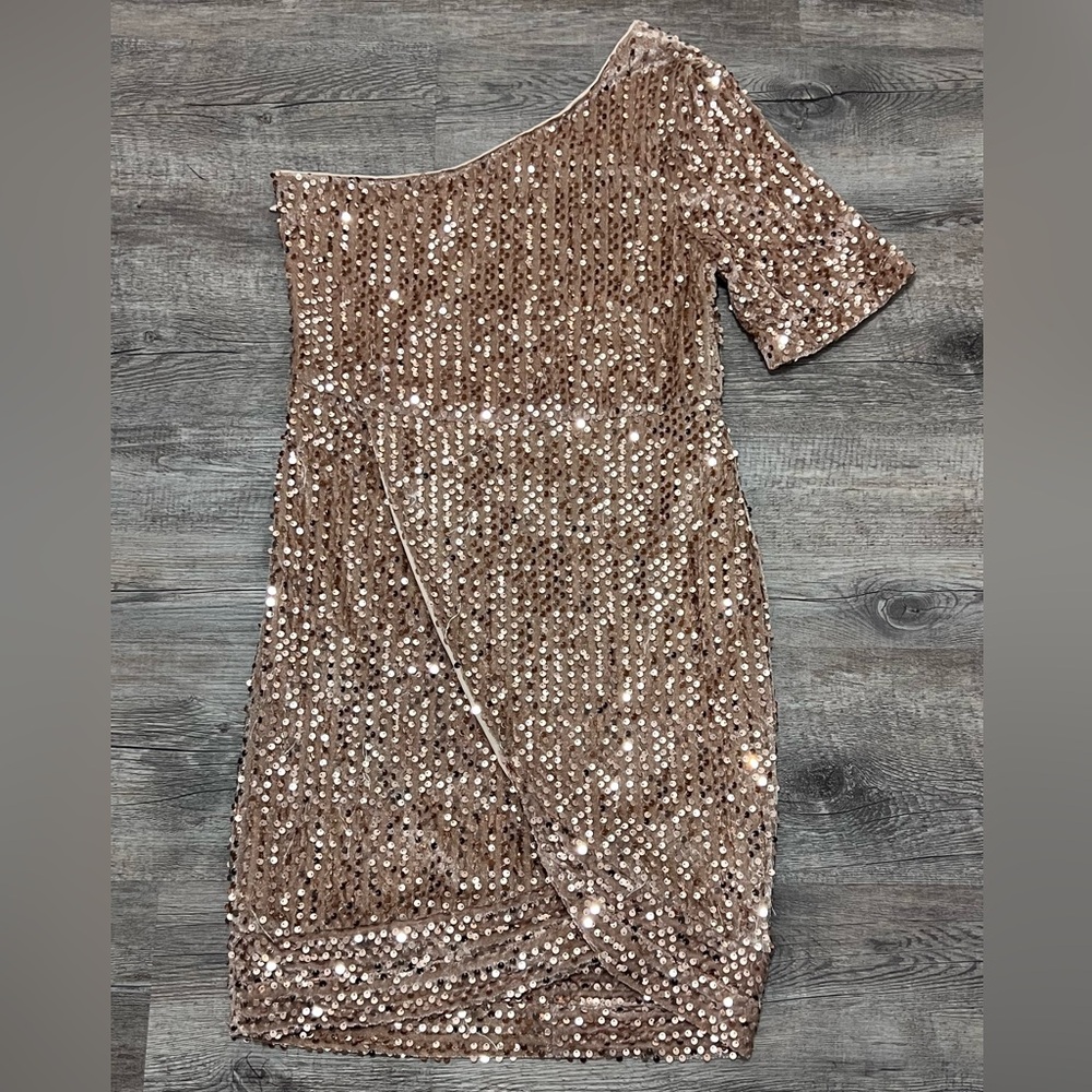 Hot & delicious size m sequin dress